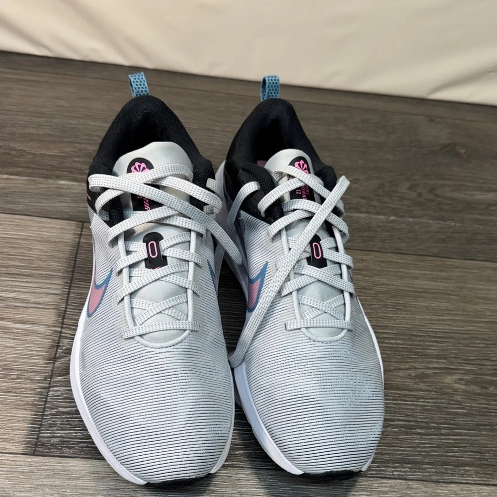 Nike Women's Black, Gray, and Pink Sneakers woman’s size 9.5 (j203)